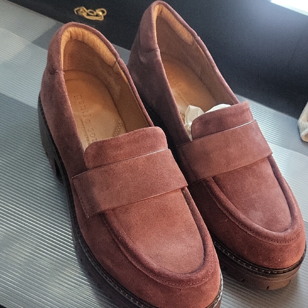 Gentle Souls Men's Suede Loafers - Burgundy